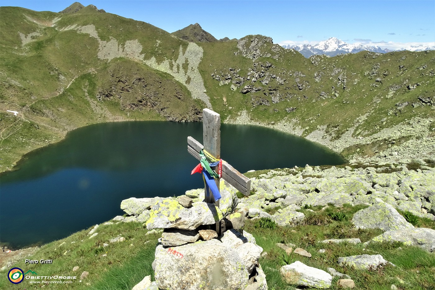 25 Salendo al Corno Stella vista sul Lago Moro con questa nuova crocetta .JPG